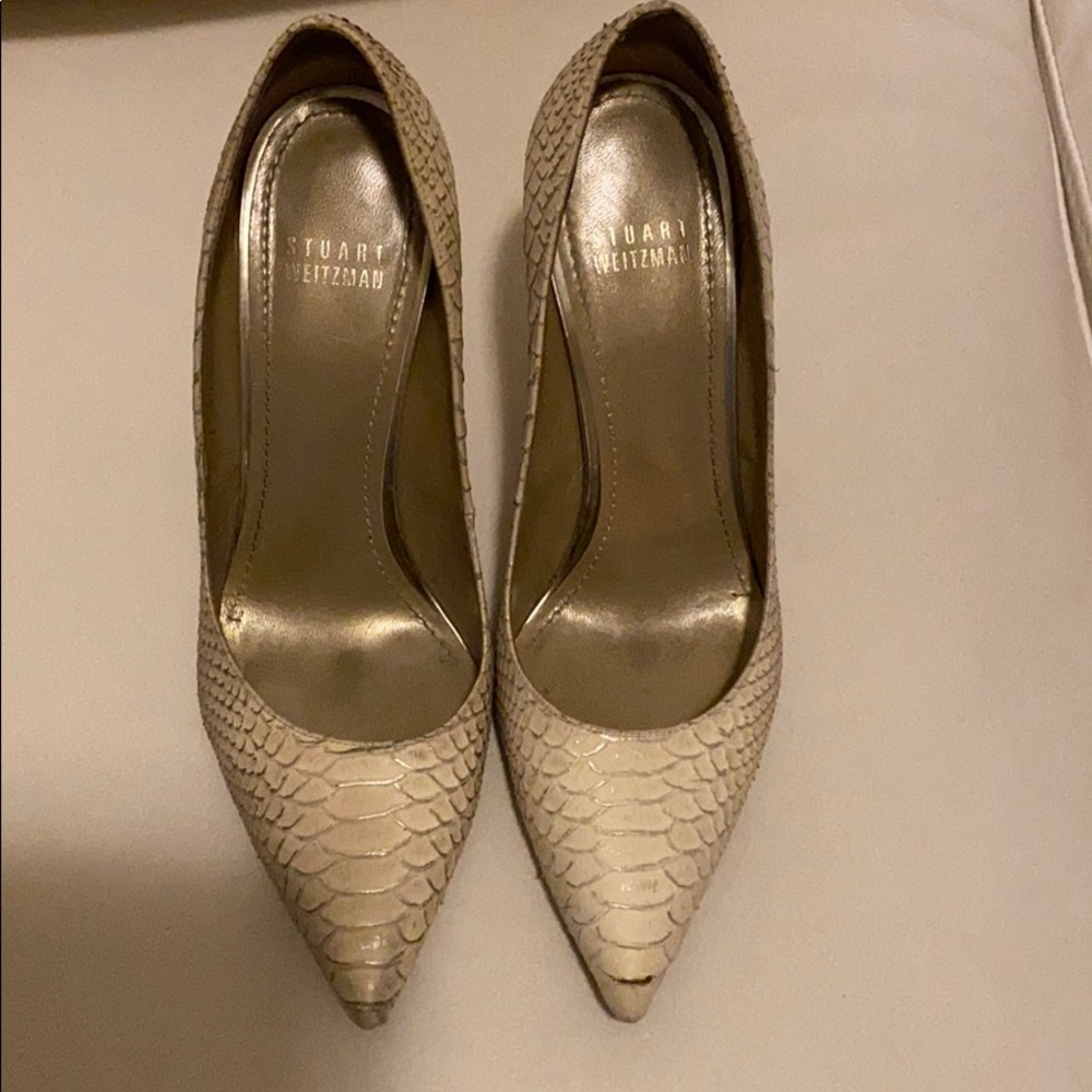 Stuart Weizmann Off White Snakeskin Nouveau Pumps